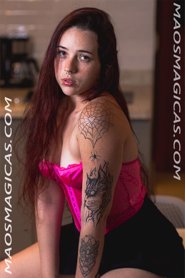 Clara massoterapeuta em Copacabana pronta para atendimento profissional de massagem.