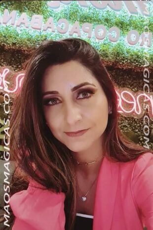 Massagem quatro mãos realizada por Gleici