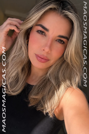 Priscila massoterapeuta realizando massagem relaxante em Copacabana, promovendo alívio e bem-estar.